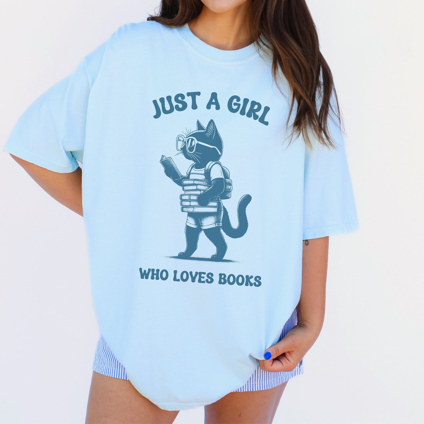 Just a girl who loves books Shirt, Cute Cat Graphic T-Shirt, Retro Unisex Adult T Shirt, Relaxed Washed Tee, Vintage Unisex Smut Shirt